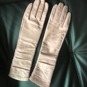Leather  gloves, jewel sleeved